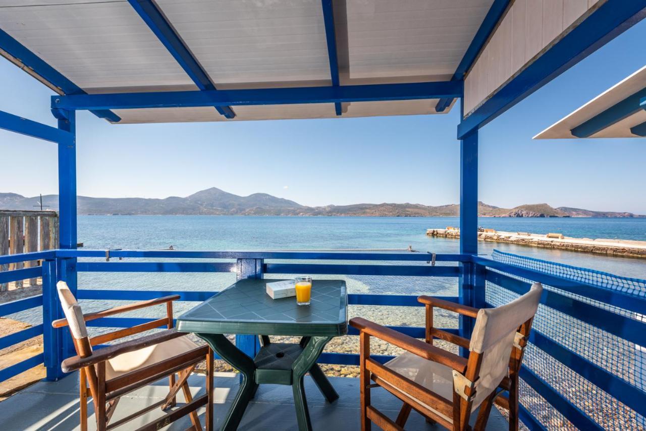 Blue Traditional Boathouse In Klima Klima  Bagian luar foto