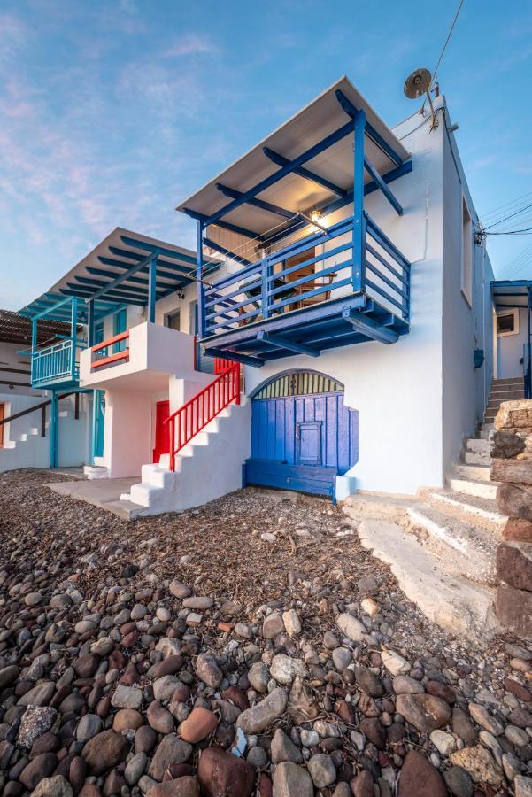 Blue Traditional Boathouse In Klima Klima  Bagian luar foto